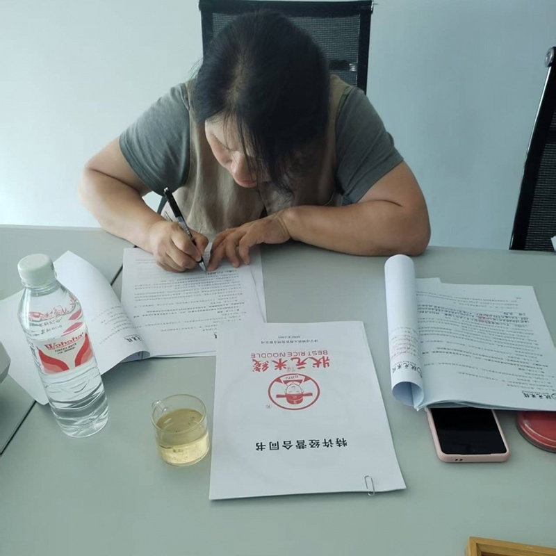  二店簽約成功！感謝您對(duì)狀元米線品牌價(jià)值和市場(chǎng)影響力的認(rèn)可！ #狀元米線 #米線加盟 